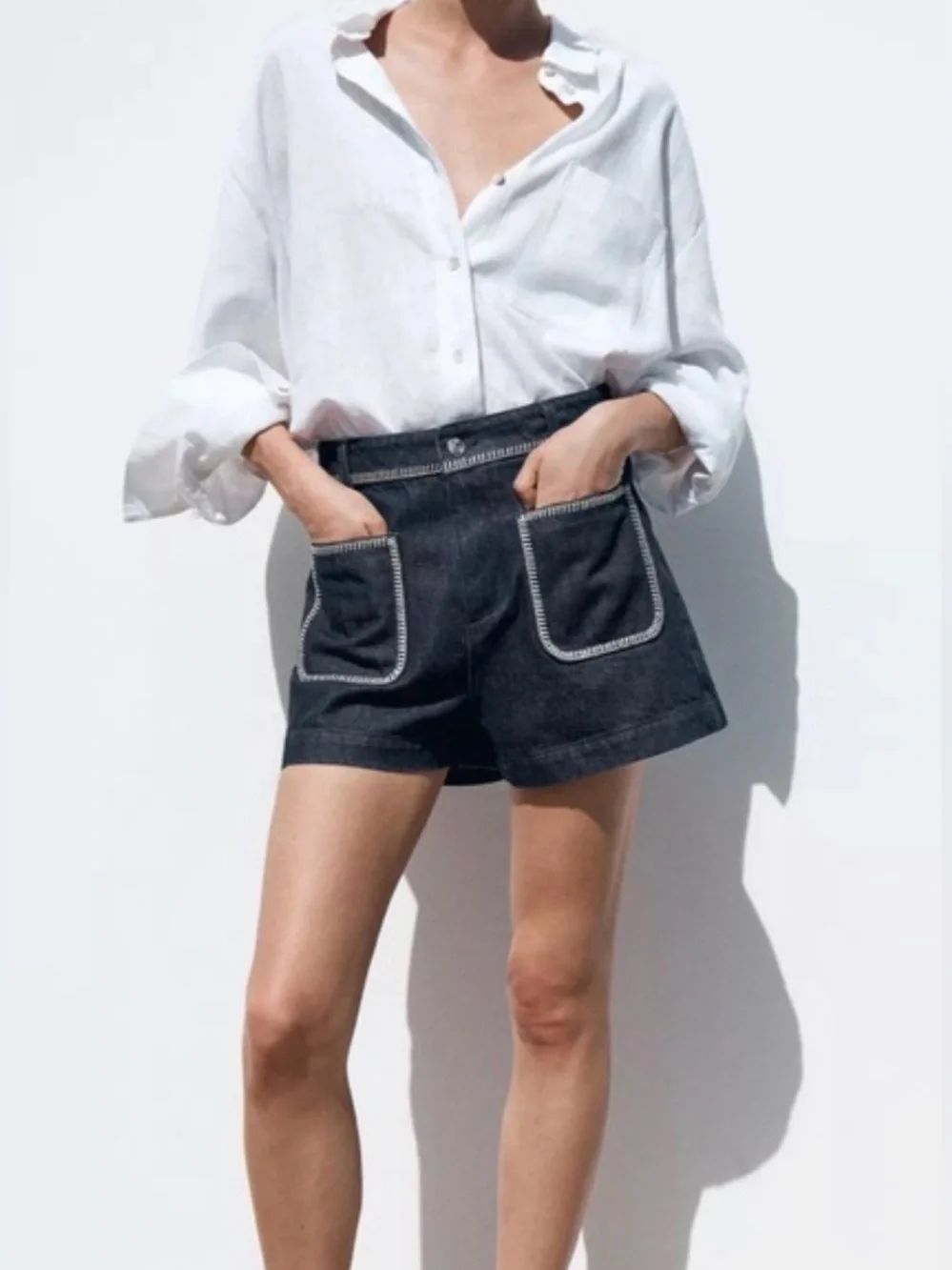 Zara Black Denim Shorts high rise with topstitching Contrast Trim size 4